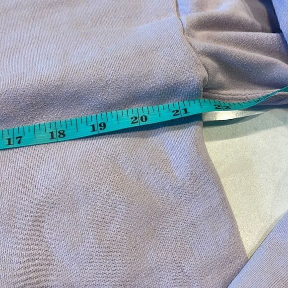 Abercrombie & Fitch soft collection women’s size med, lavender crop sweatshirt. - Picture 2 of 6